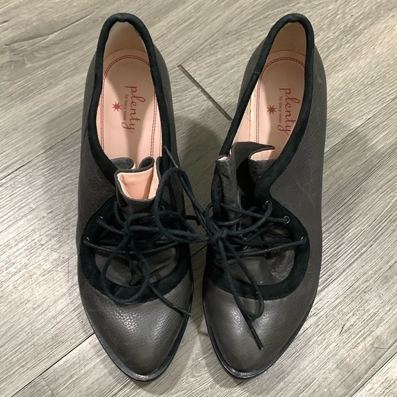 Plenty by Tracy Reese Gray & Black Leather Lace Up Shooties size 38.5= 8-8.5 - Picture 2 of 11